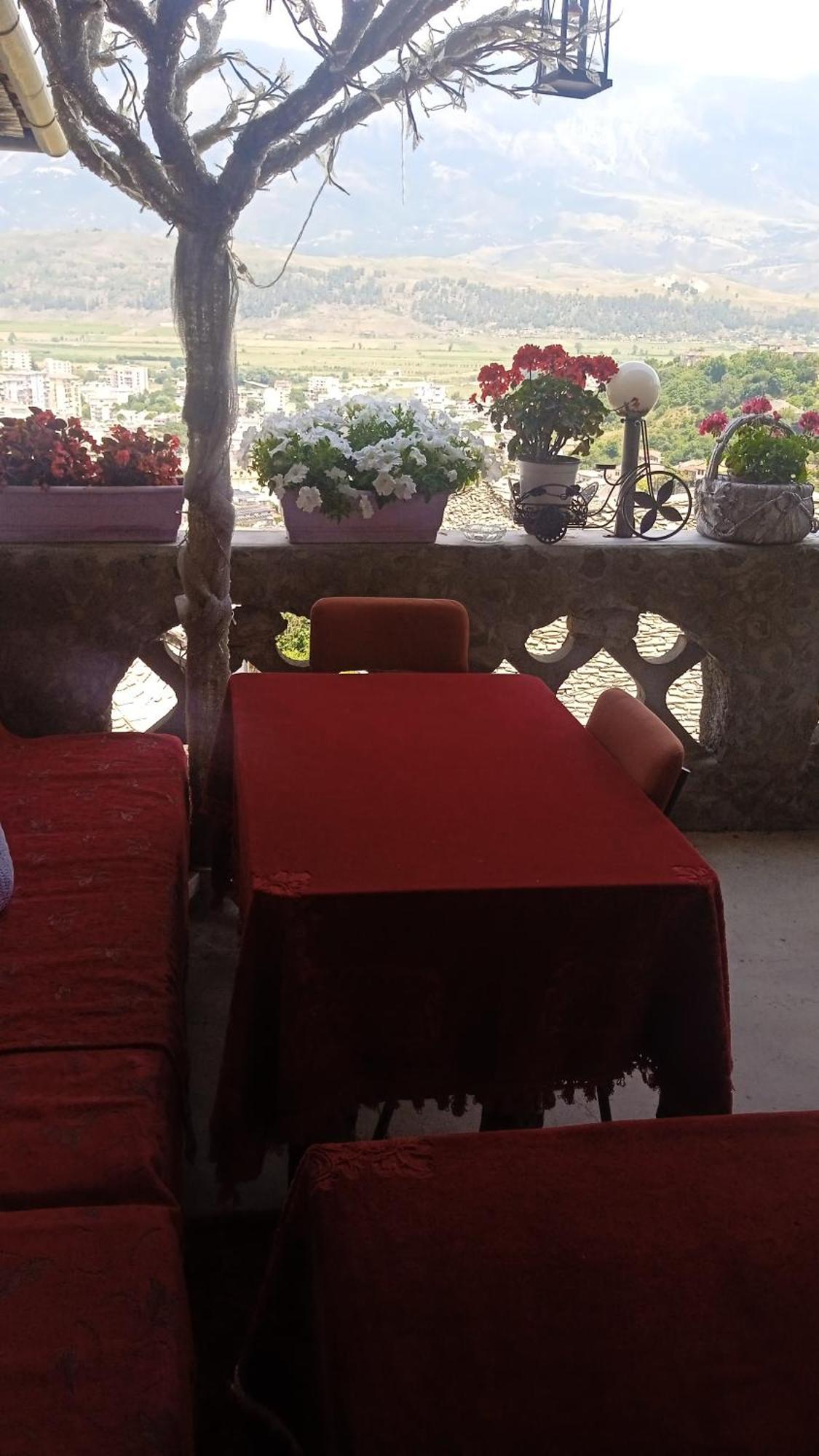 Karafil Guesthouse Gjirokaster Exterior photo