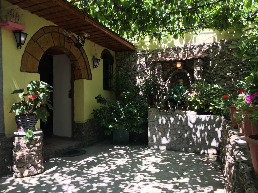 Karafil Guesthouse Gjirokaster Exterior photo